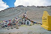 Ladakh - Lachunglang La (4740 m),  on the route to Manali with the characteristc prayer flags 